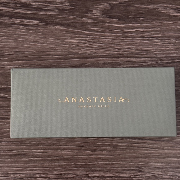 Anastasia Beverly Hills Nouveau Eyeshadow Palette - Picture 5 of 5
